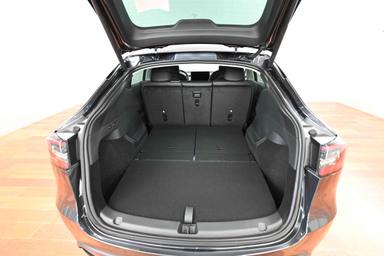 TESLA Model Y 2025 - Thumbnail 8