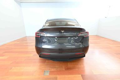 TESLA Model Y 2025 - Thumbnail 6