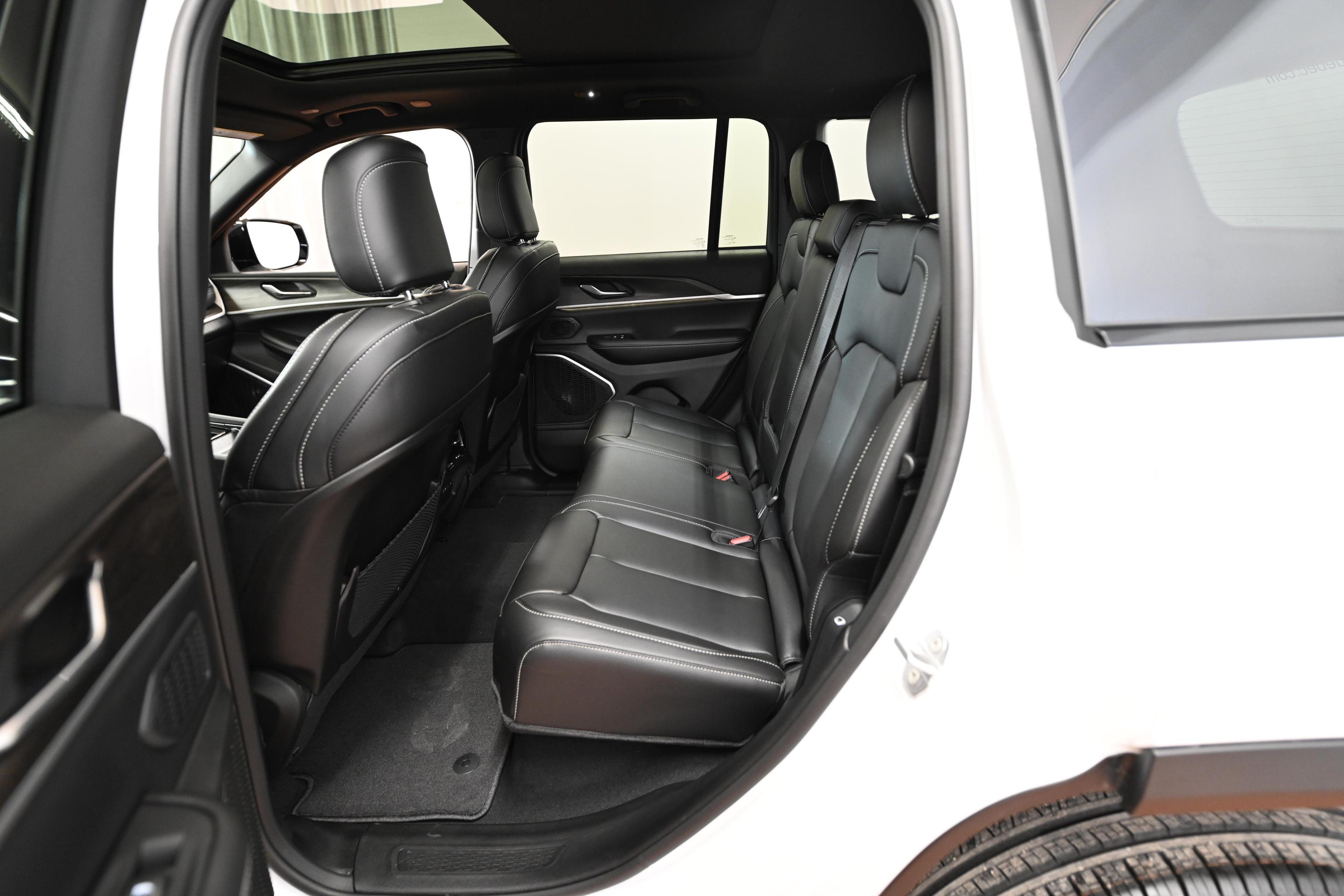 Jeep Grand Cherokee 2026 - Image 18
