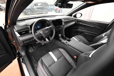 Toyota Camry 2025 - Thumbnail 10