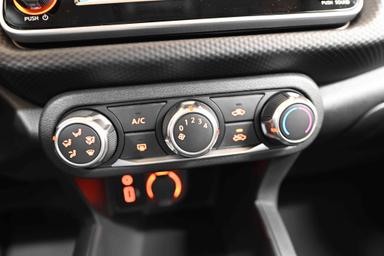 Nissan KICKS PLAY 2025 - Thumbnail 21