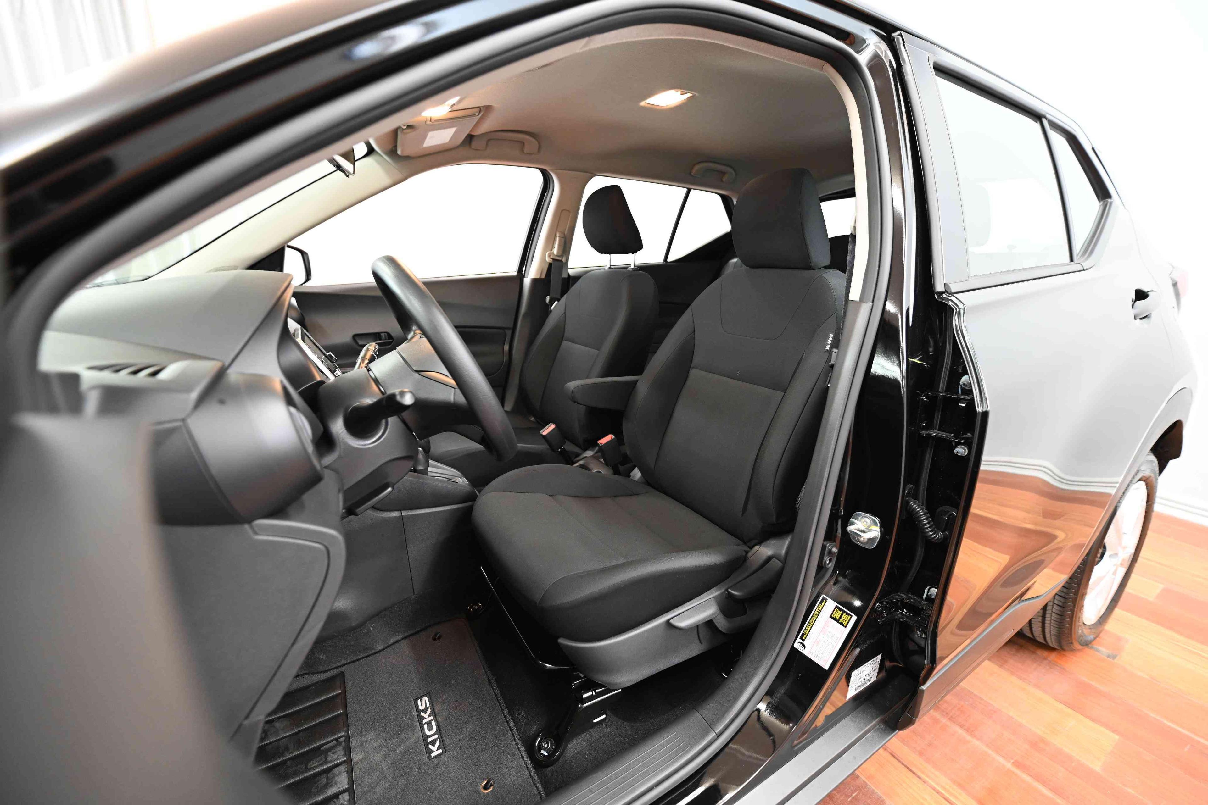 Nissan KICKS PLAY 2025 - Image 13