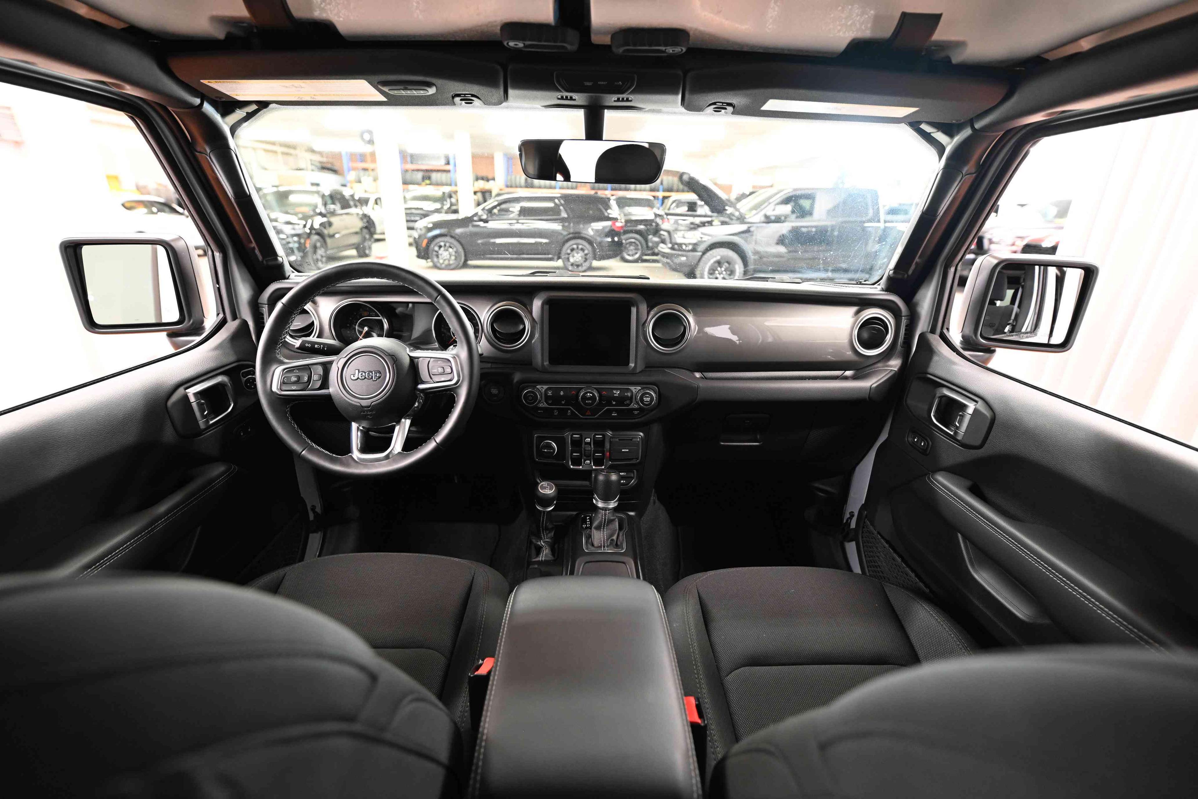 Jeep Wrangler 2023 - Image 12