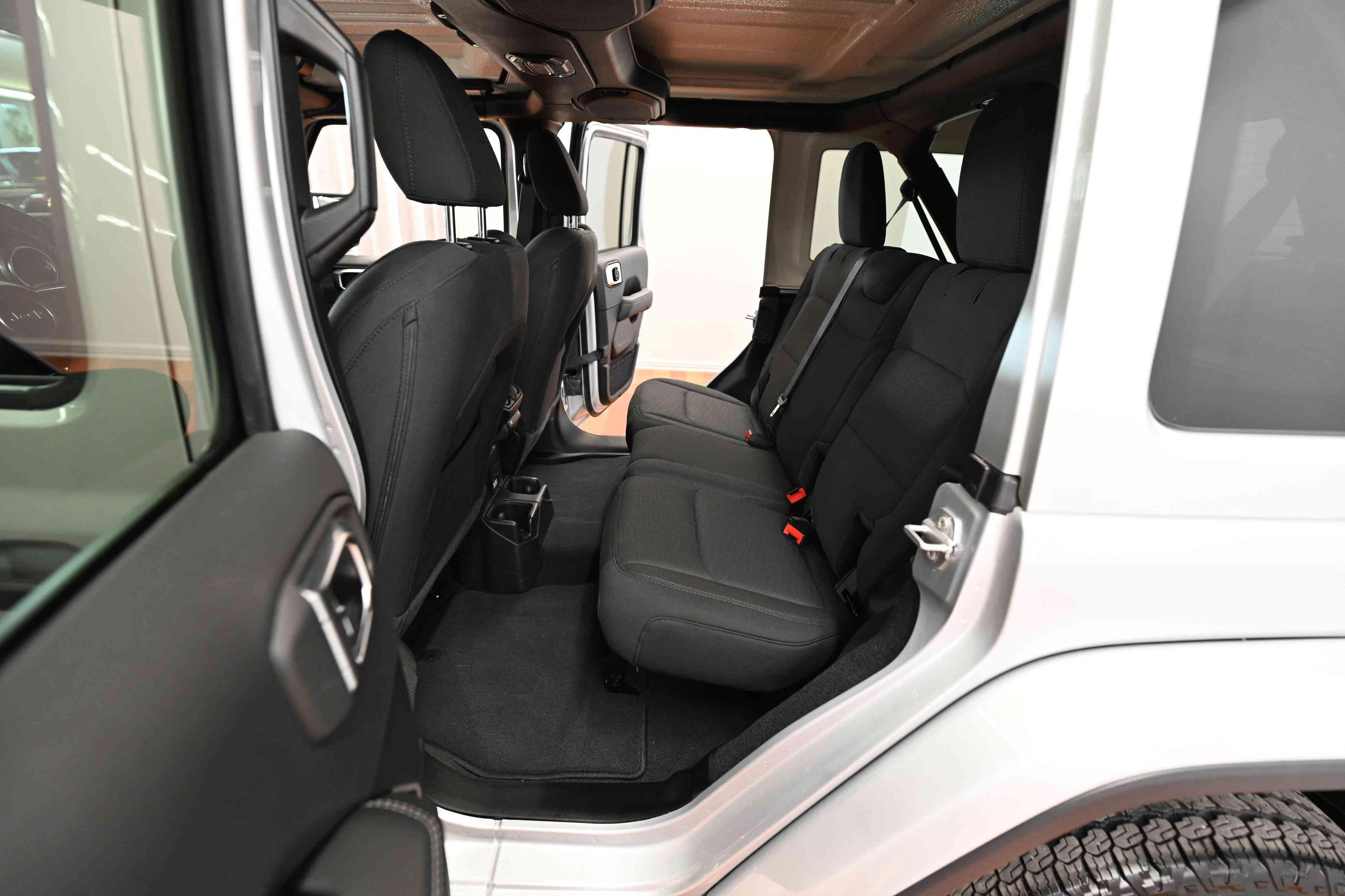Jeep Wrangler 2023 - Image 13