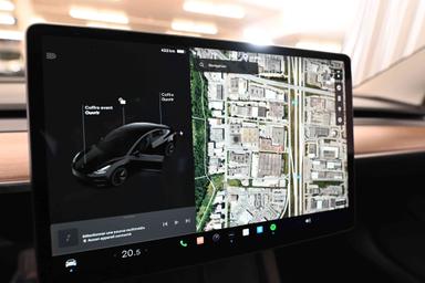 Tesla Model 3 2023 - Thumbnail 11