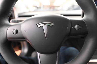 Tesla Model 3 2023 - Thumbnail 15