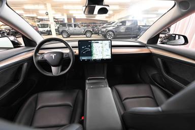 Tesla Model 3 2023 - Thumbnail 12