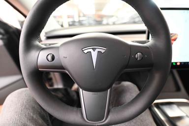 Tesla Model 3 2023 - Thumbnail 17