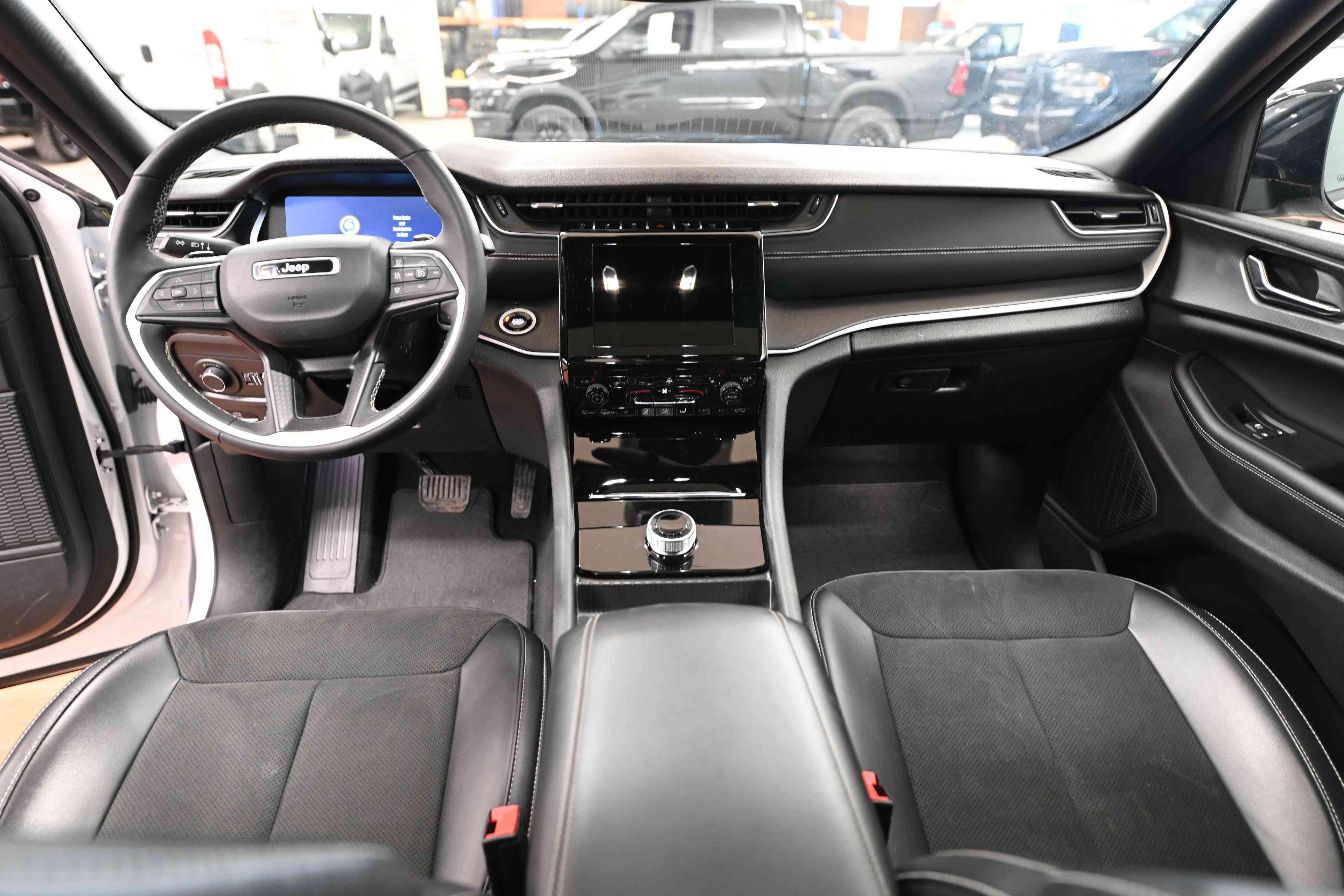 Jeep Grand Cherokee 2024 - Image 15