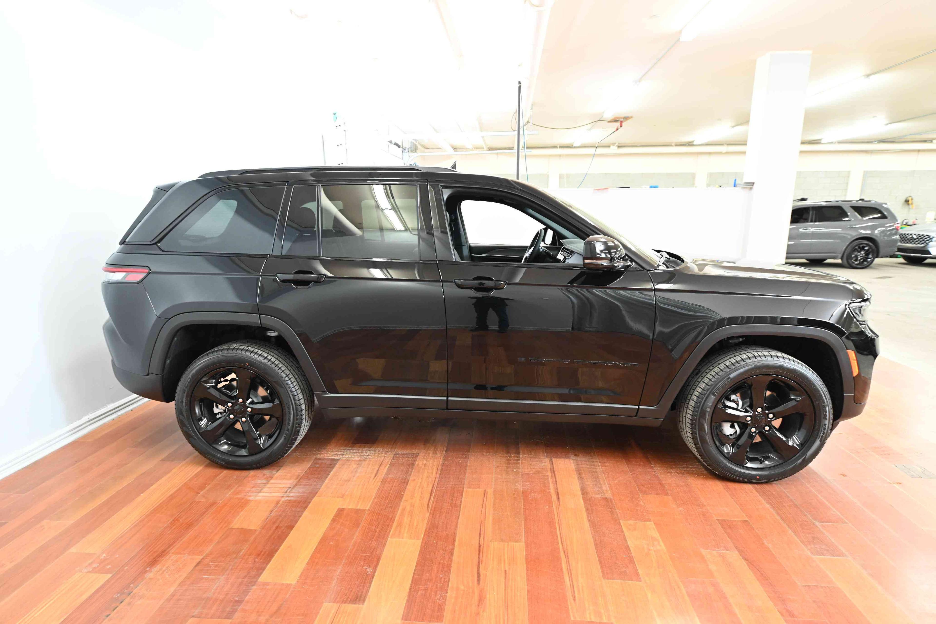 Jeep Grand Cherokee 2025 - Image 10