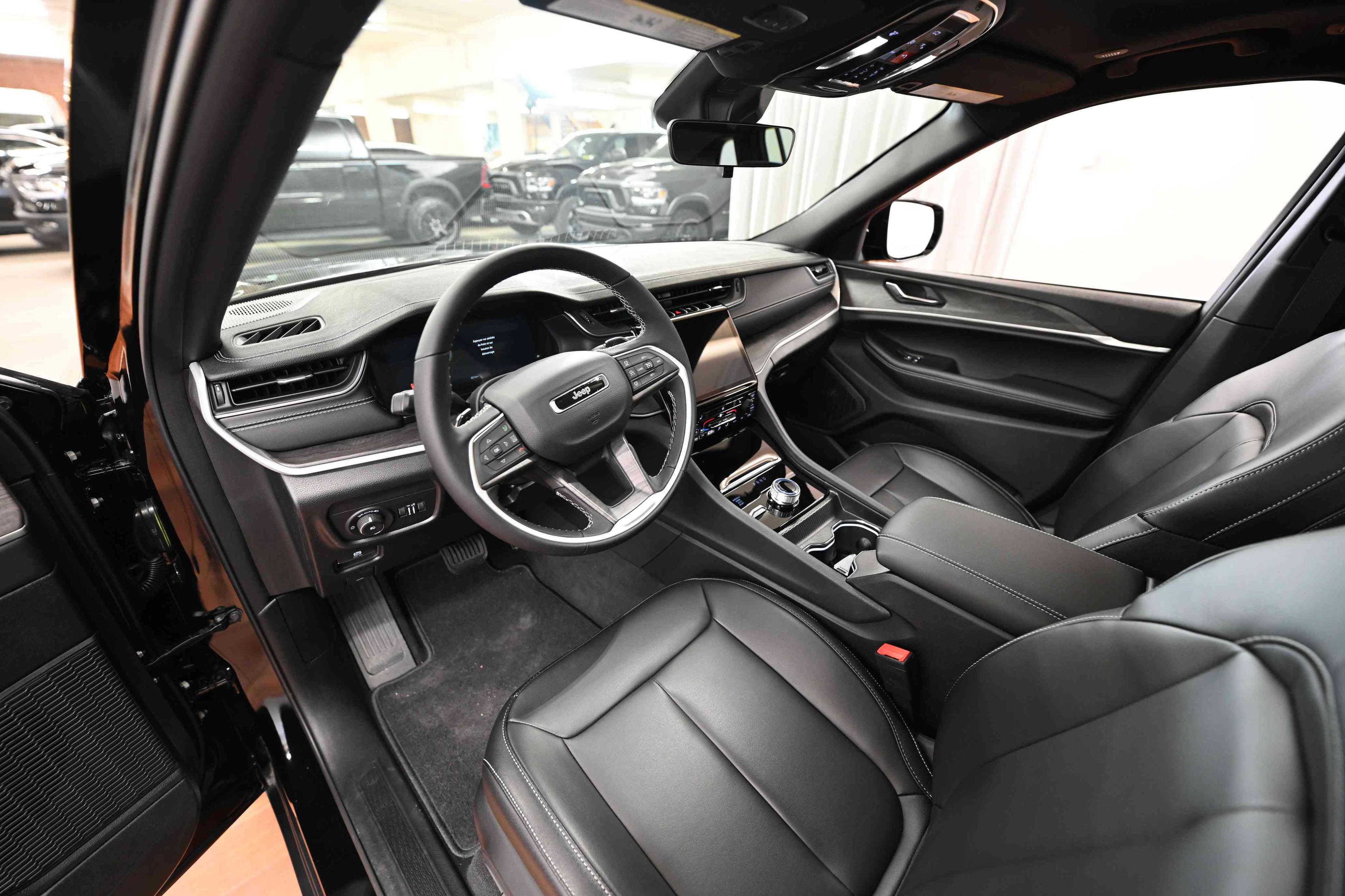 Jeep Grand Cherokee 2025 - Image 12