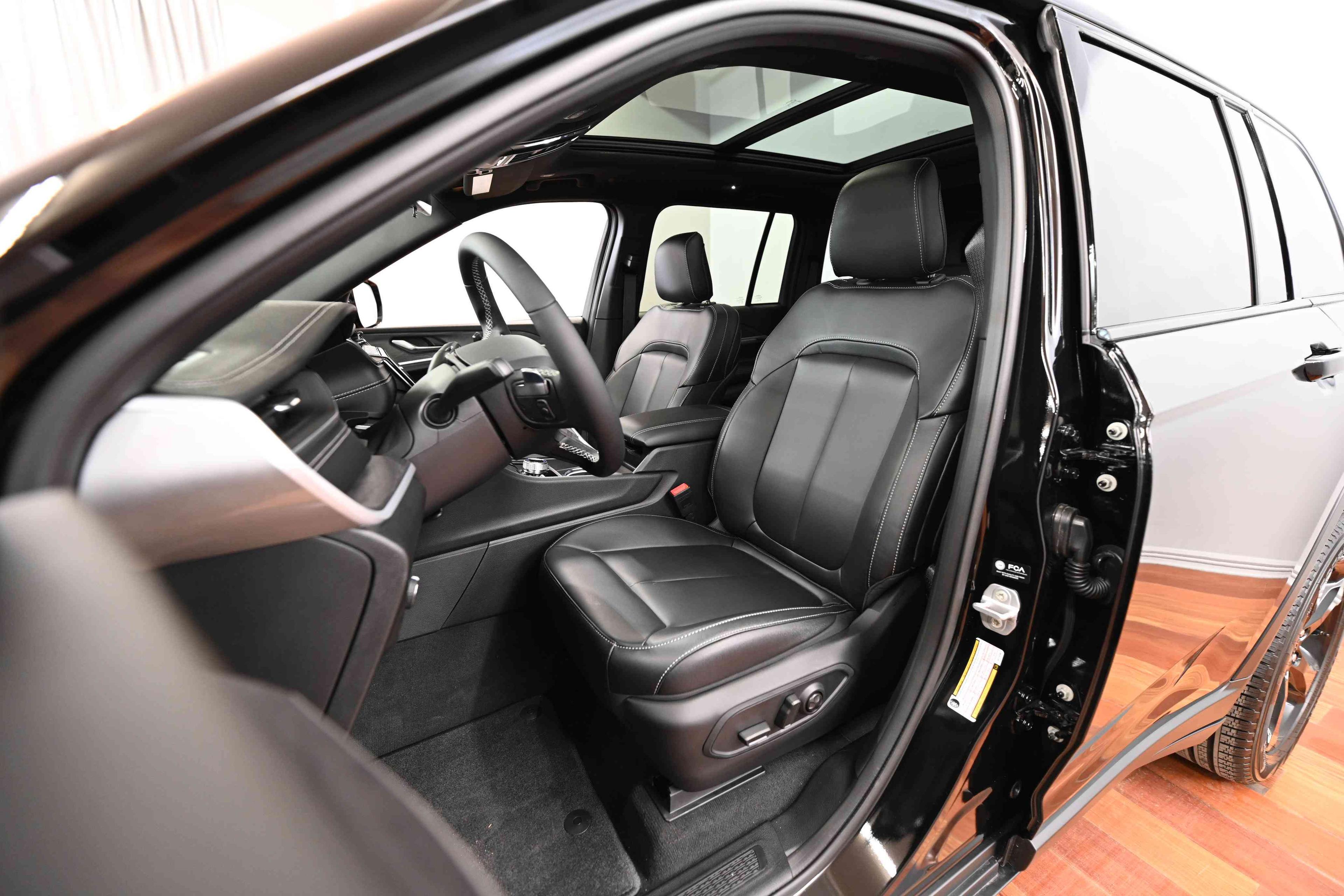 Jeep Grand Cherokee 2025 - Image 11