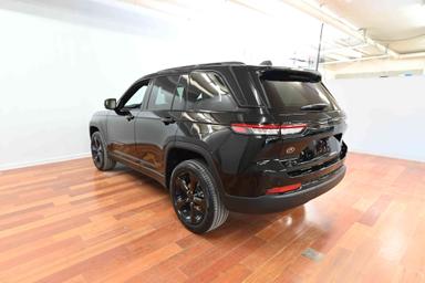 Jeep Grand Cherokee 2025 - Thumbnail 6