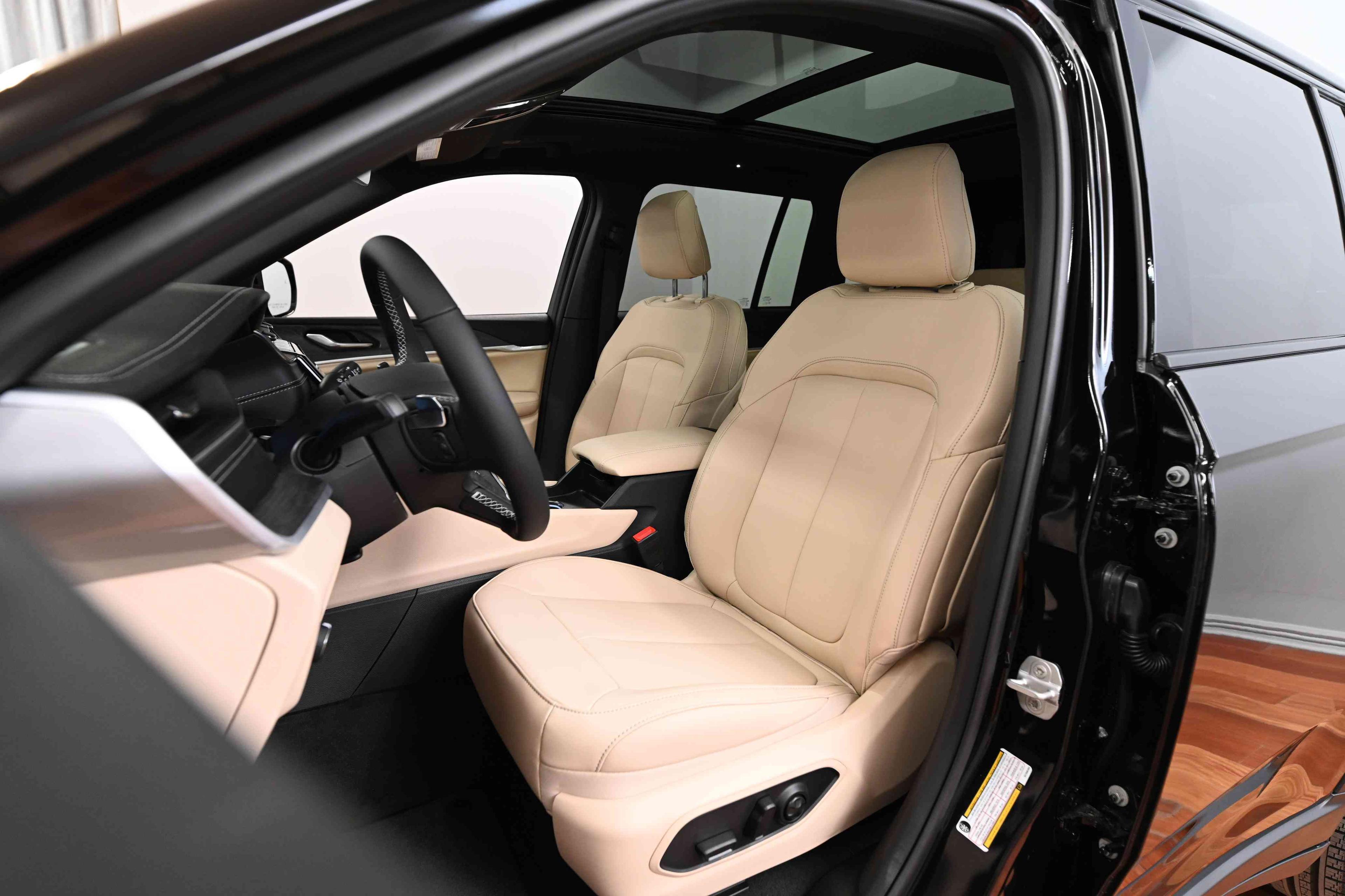 Jeep Grand Cherokee 2025 - Image 11